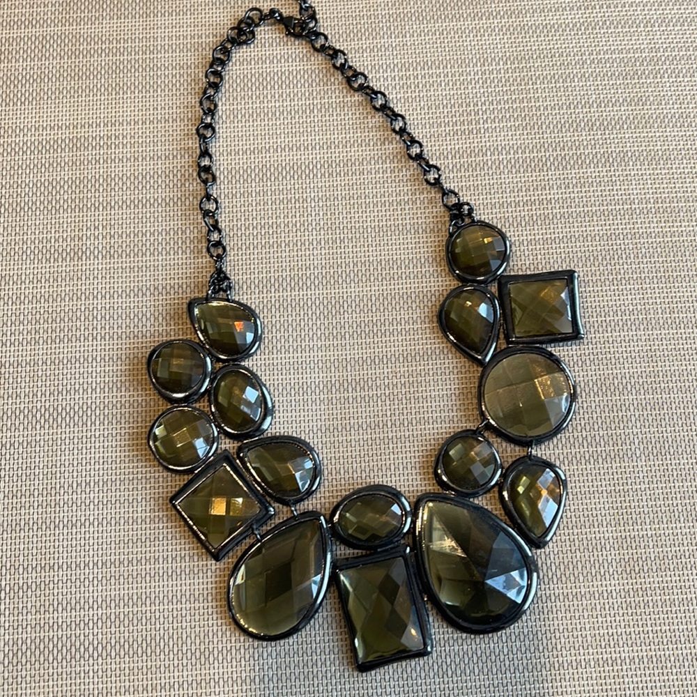 Gorgeous‎ large rhinestone statement necklace piece green black